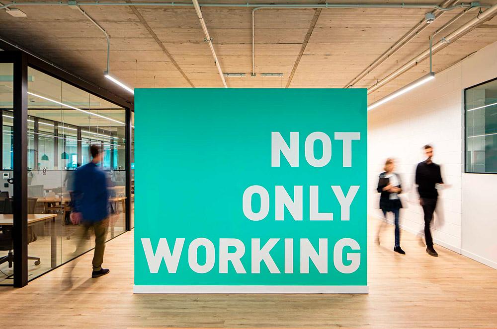 coworking-monday-barceloneta-hall