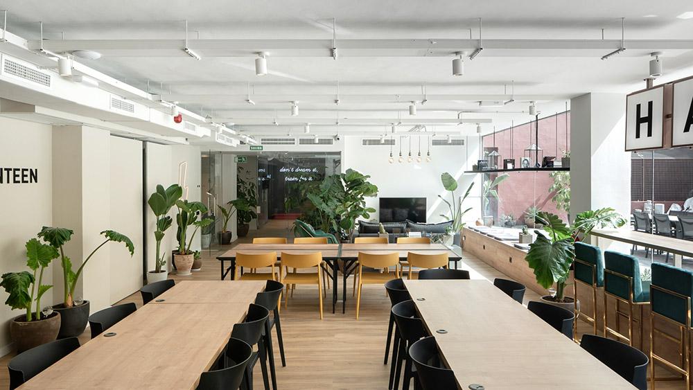 coworking-monday-barcelona-bar