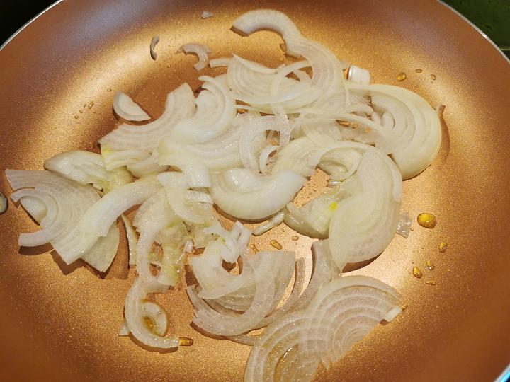 Pasta con salsa de hummus