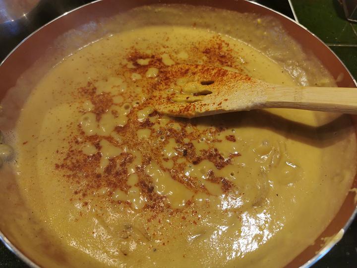 Pasta con salsa de hummus