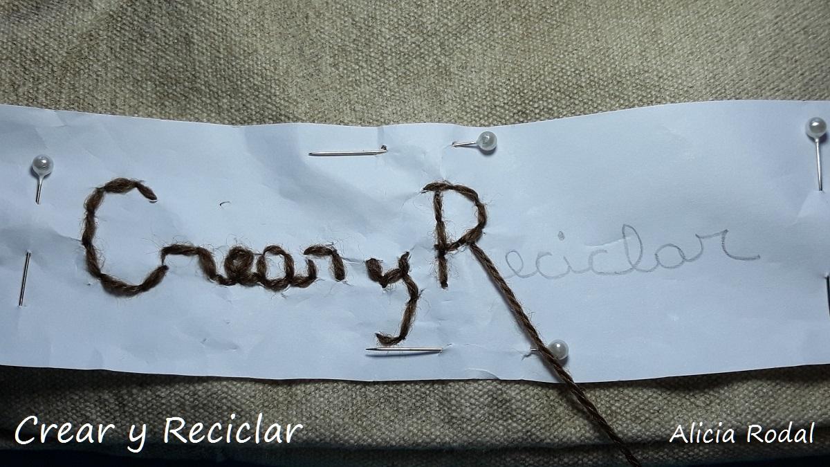 Ideas para decorar tu ropa. En este tutorial te muestro ideas para personalizar prendas de vestir con material reciclado y fácil. 