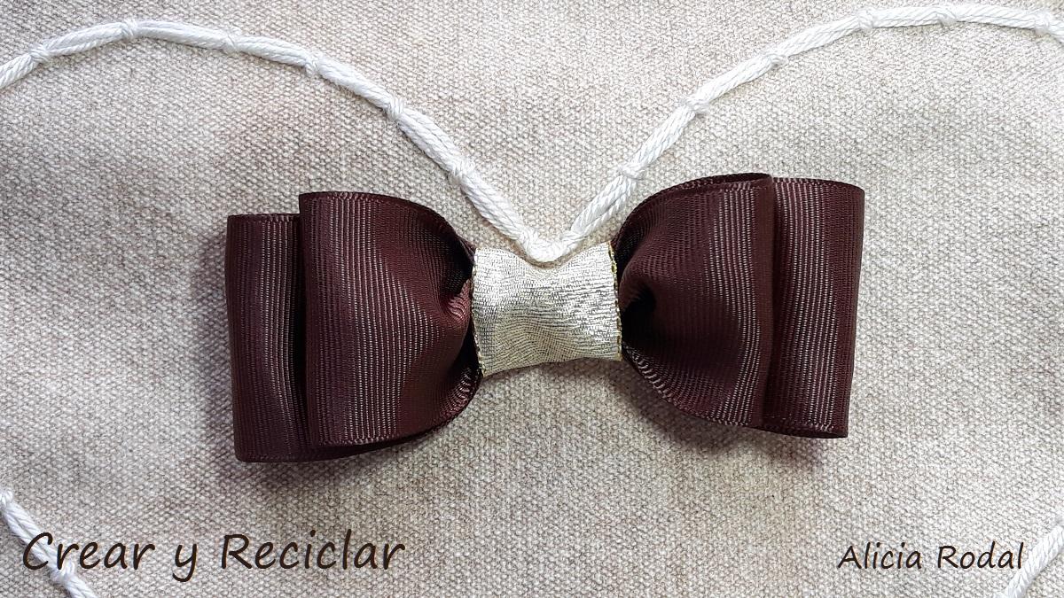 Ideas para decorar tu ropa. En este tutorial te muestro ideas para personalizar prendas de vestir con material reciclado y fácil. 