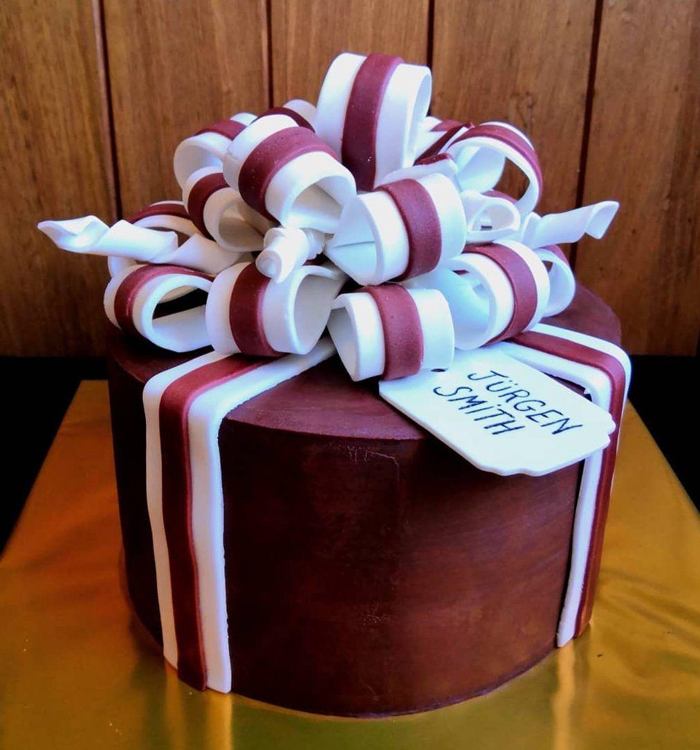 Tarta regalo con lazo