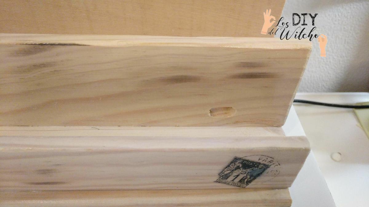 soporte para correspondencia y móvil