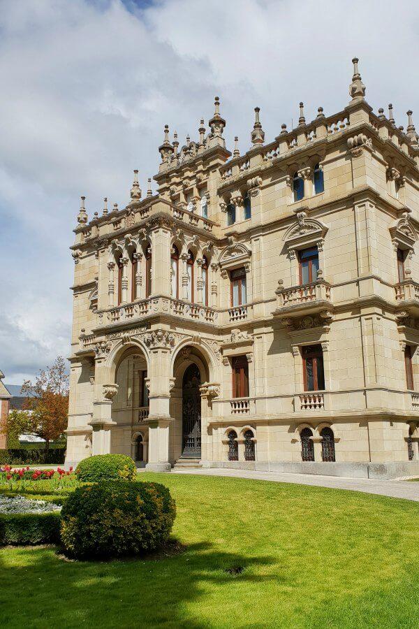 merece la pena visitar vitoria