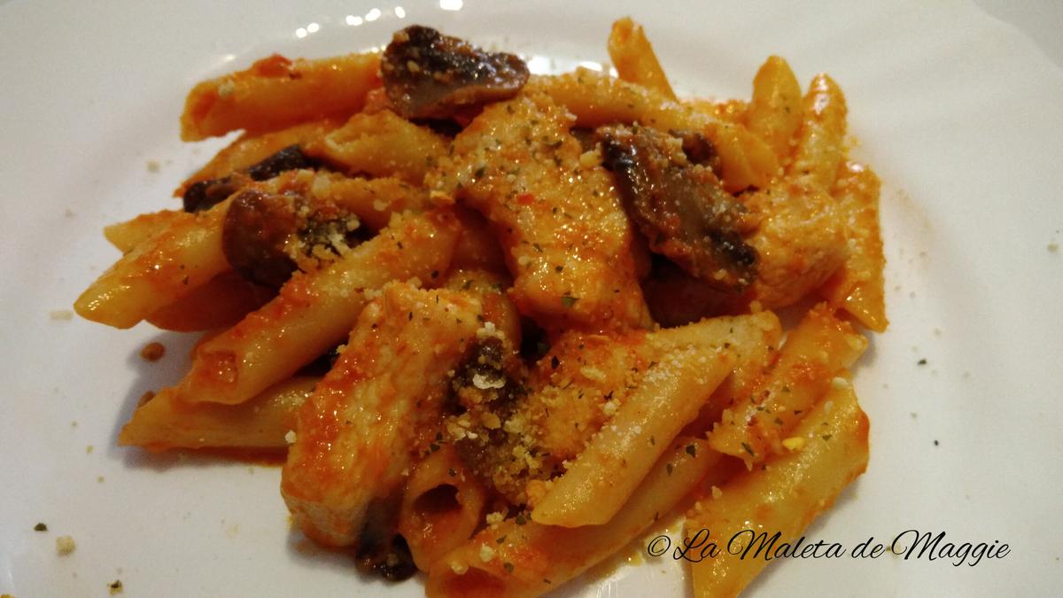 Macarrones con pollo y champiñones