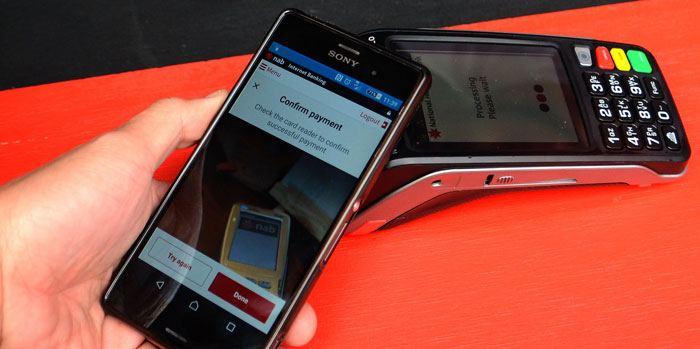 ¿Qué es NFC y por qué es útil? MTE Explica]Si echas un vistazo a las especificaciones técnicas de tu smartphone, puedes notar que soporta NFC. Pero, ¿qué es NFC y por qué lo tiene tu teléfono?