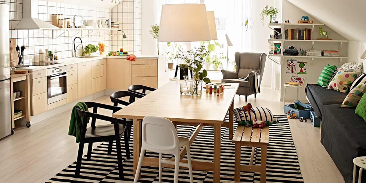 Mesa grande con sillas