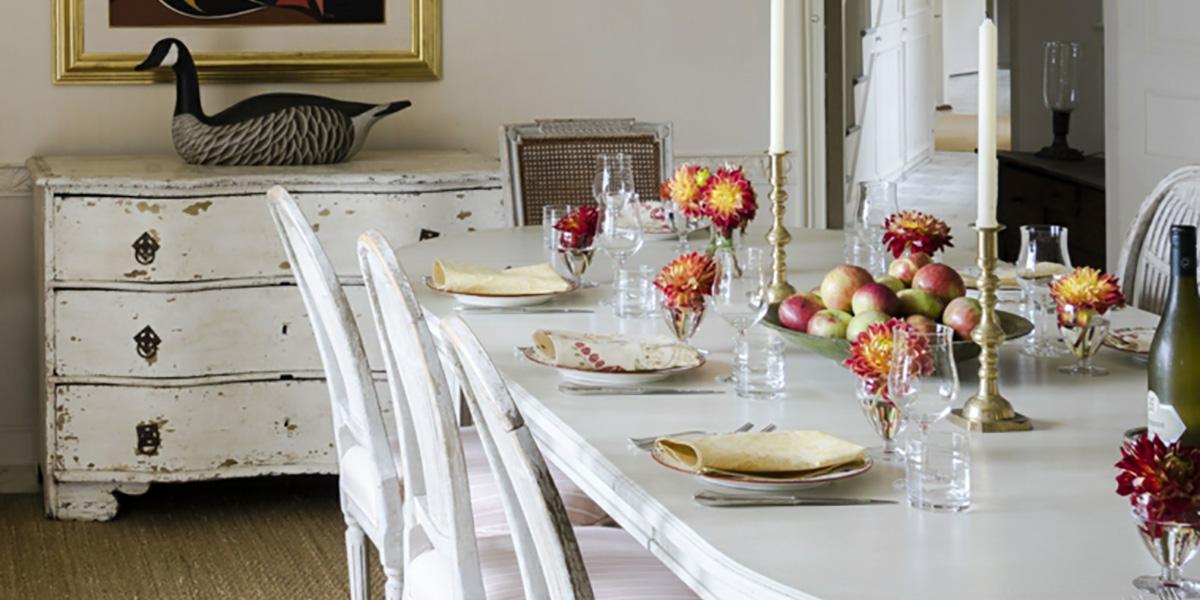 Mesa en estilo cl&aacute;sico