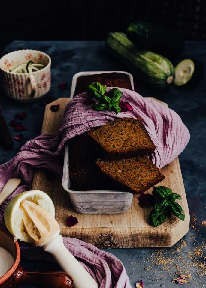 bizcocho-de-calabacin-y-albahaca