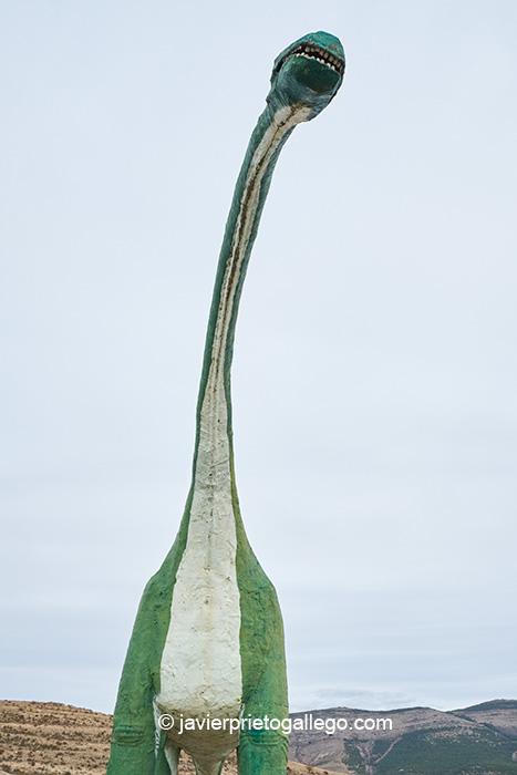 Réplica de dinosaurio en Villar del Río. Ruta de las Icnitas. Soria. Castilla y León. España. © Javier Prieto Gallego