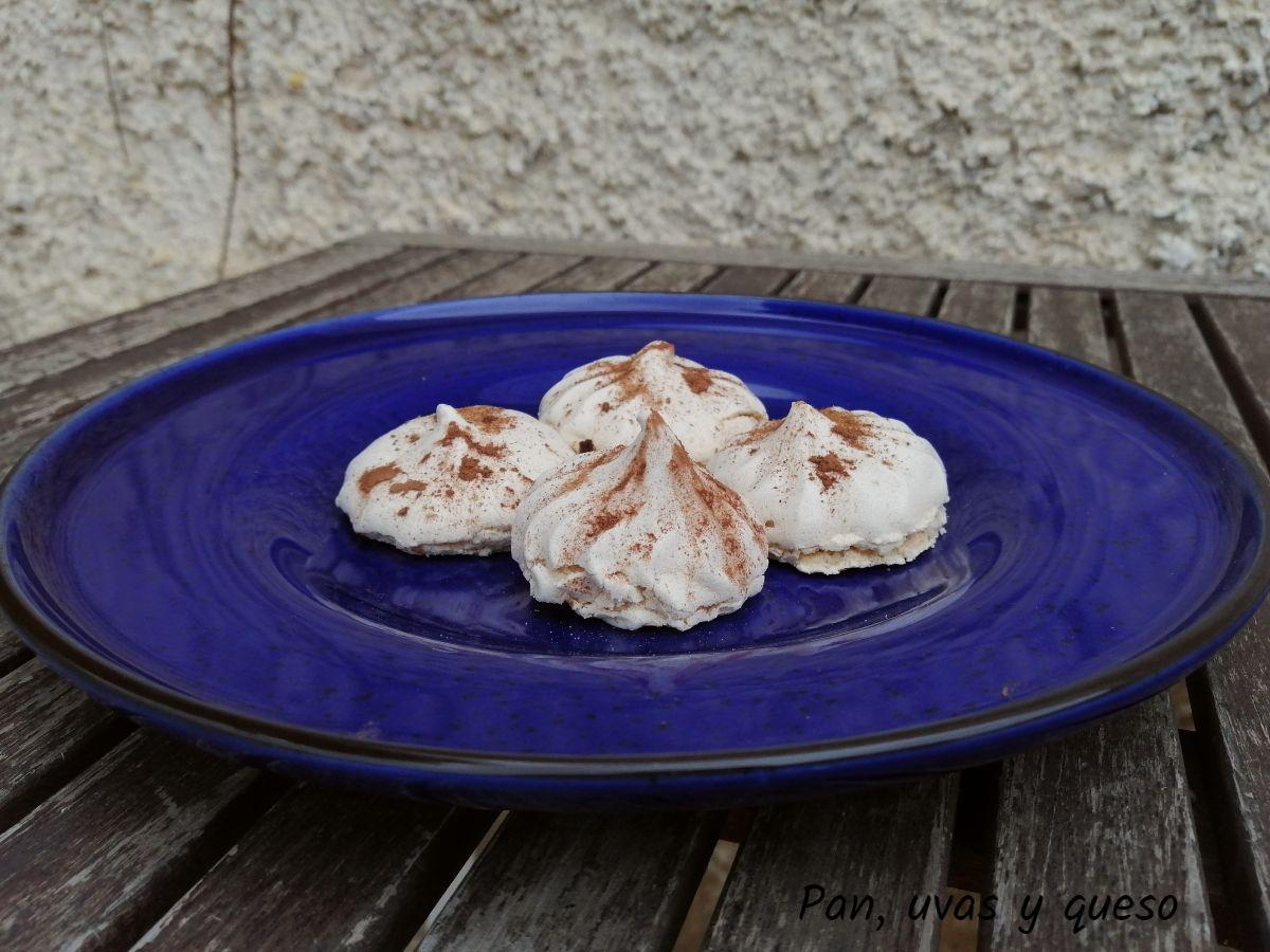 merengues de cacao thermomix - pan uvas y queso
