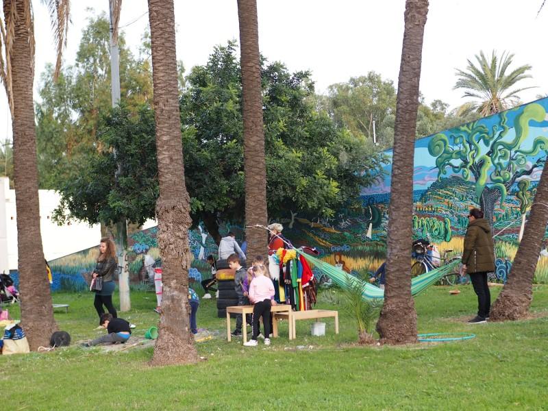 Vista del grupo de juego desde atrás