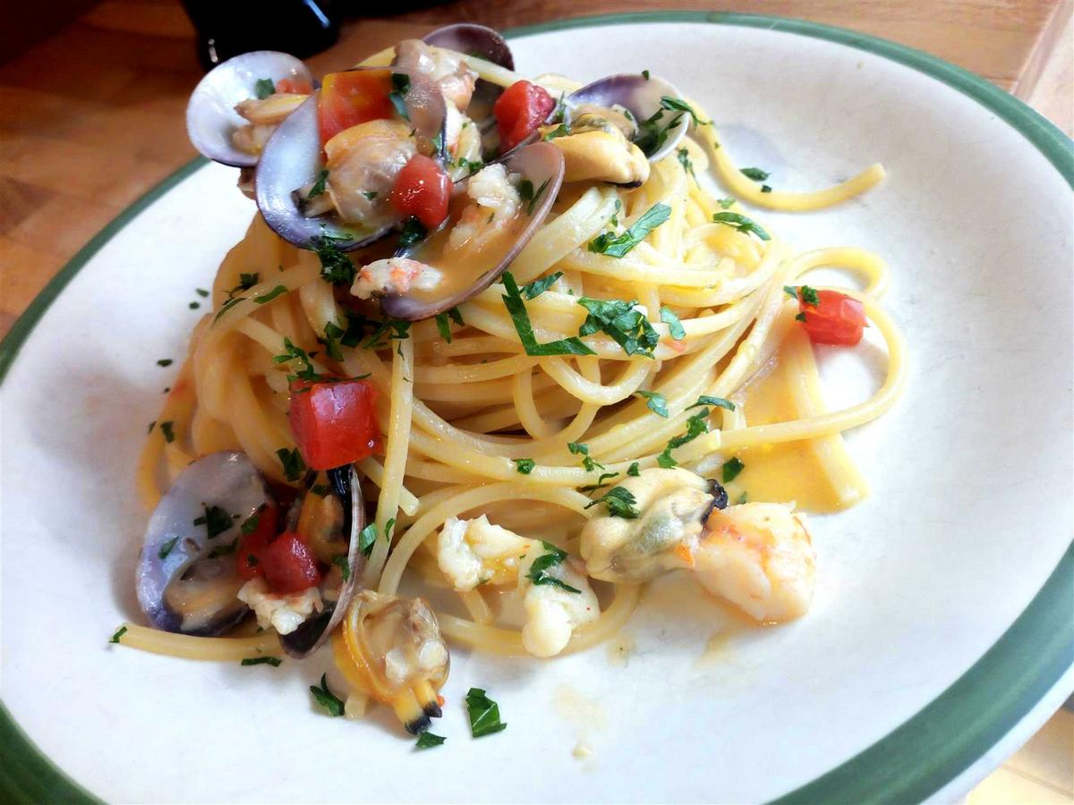 Espaguetis frutti di mare fácil - Spaghetti ai frutti di mare - Seafood pasta recipe easy