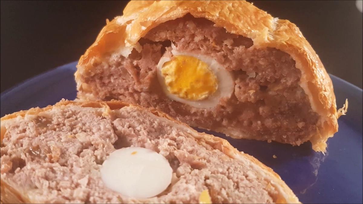 Redondo de carne picada relleno