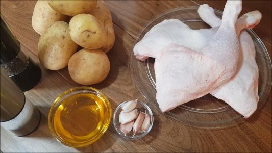 muslos de pollo al horno con patatas en salsa de licor 43 (1)