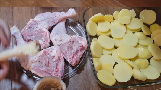 muslos de pollo al horno con patatas en salsa de licor 43 (5)