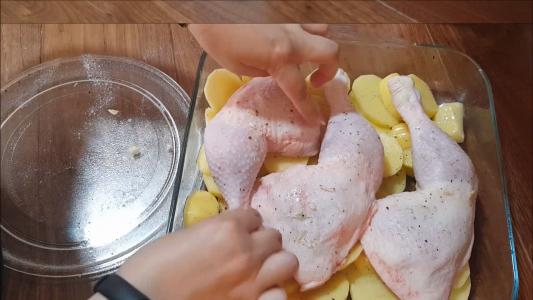 muslos de pollo al horno con patatas en salsa de licor 43 (6)