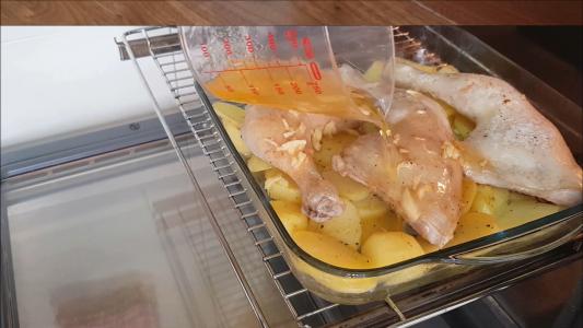 muslos de pollo al horno con patatas en salsa de licor 43 (7)