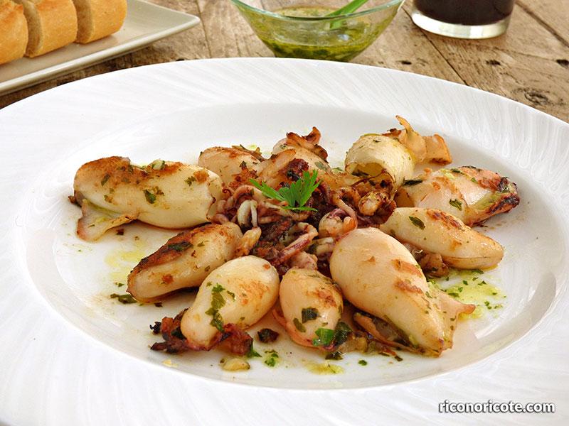 Calamares a la plancha con salsa verde