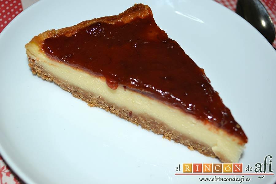 Tarta de queso con harina de fécula de maíz y mermelada de ciruelas rojas casera, sugerencia de presentación