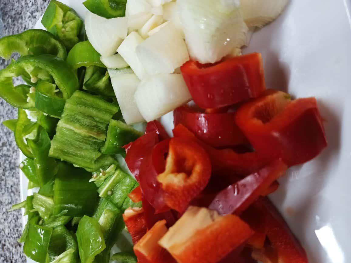 ingredientes tortitas de pollo con verduras y semillas