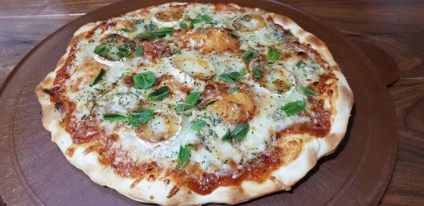 Pizza 4 quesos con mermelada de tomate (4)