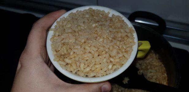 Ternera en salsa de tomate con champiñones y volcan de arroz integral (3)