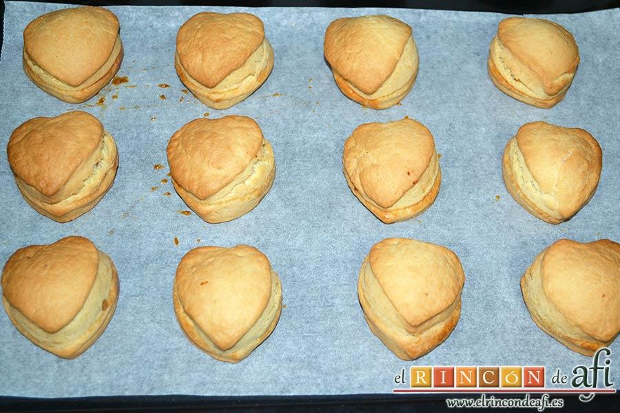 Pasteles rellenos de carne de membrillo, sacarlos del horno