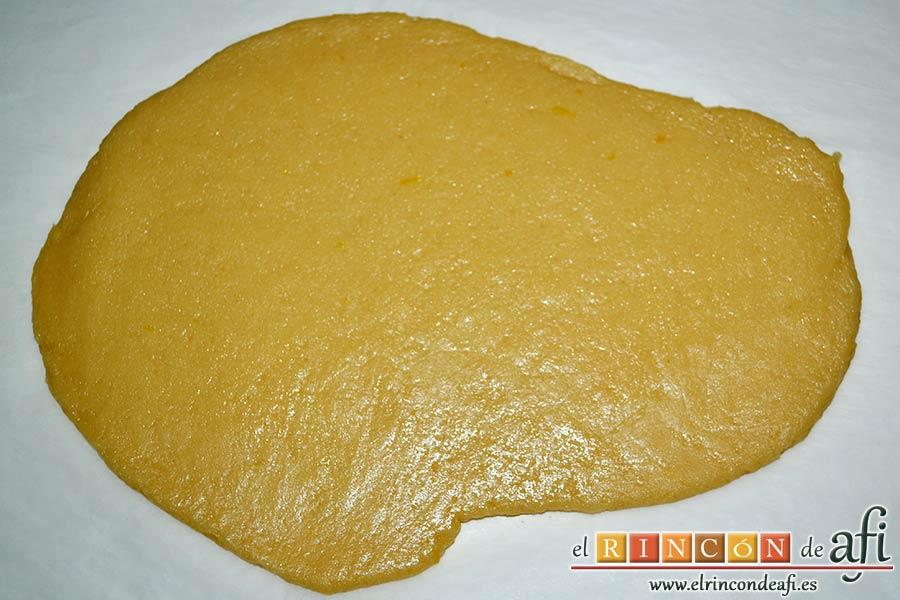 Pasteles rellenos de carne de membrillo, estirar hasta que tengan unos 5mm de grosor