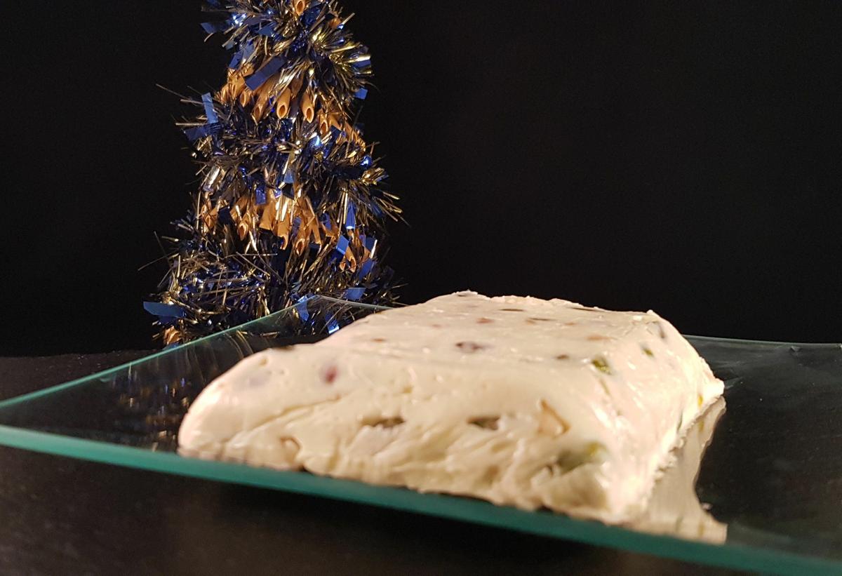 Turrón de queso camembert y frutos secos