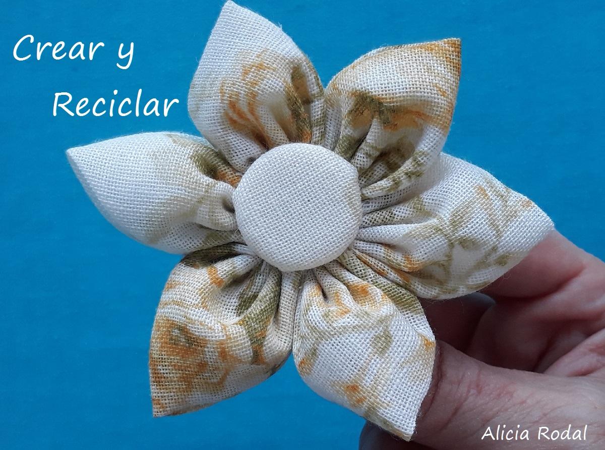 En este tutorial te muestro 8 ideas y trucos para hacer flores con retales de tela.