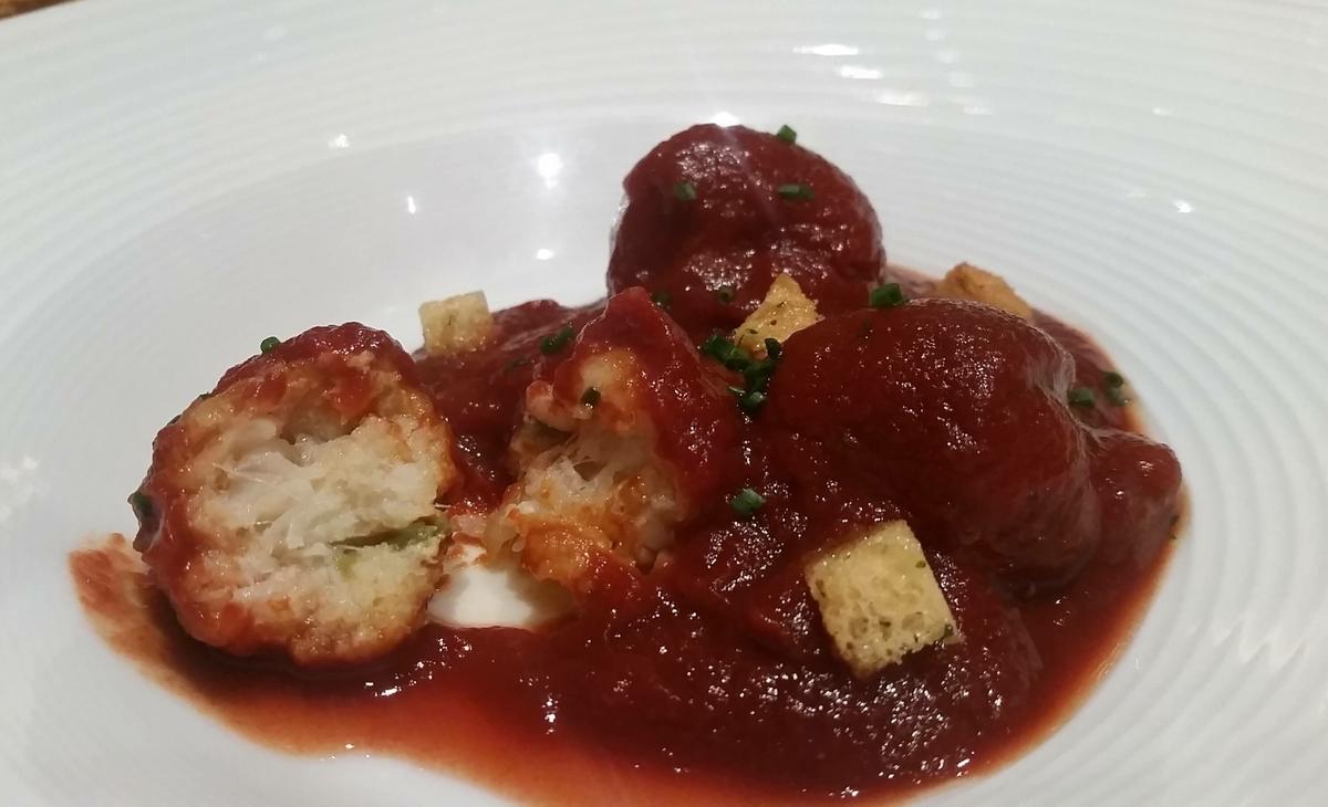 Albóndigas de bacalao con salsa vizcaína
