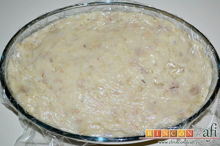 Croquetas de bonito, cubrir con film transparente pegándolo bien para que no forme costras