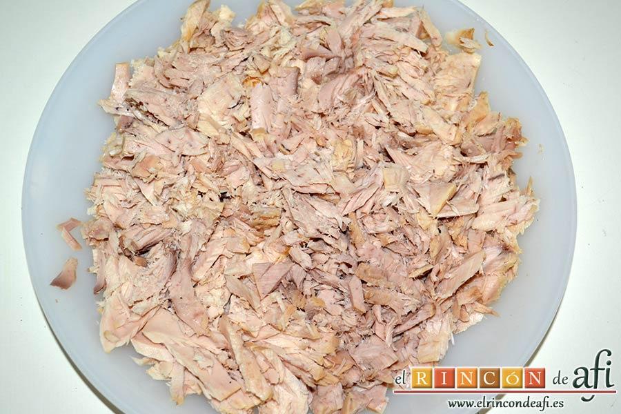 Croquetas de bonito, desmigar el bonito