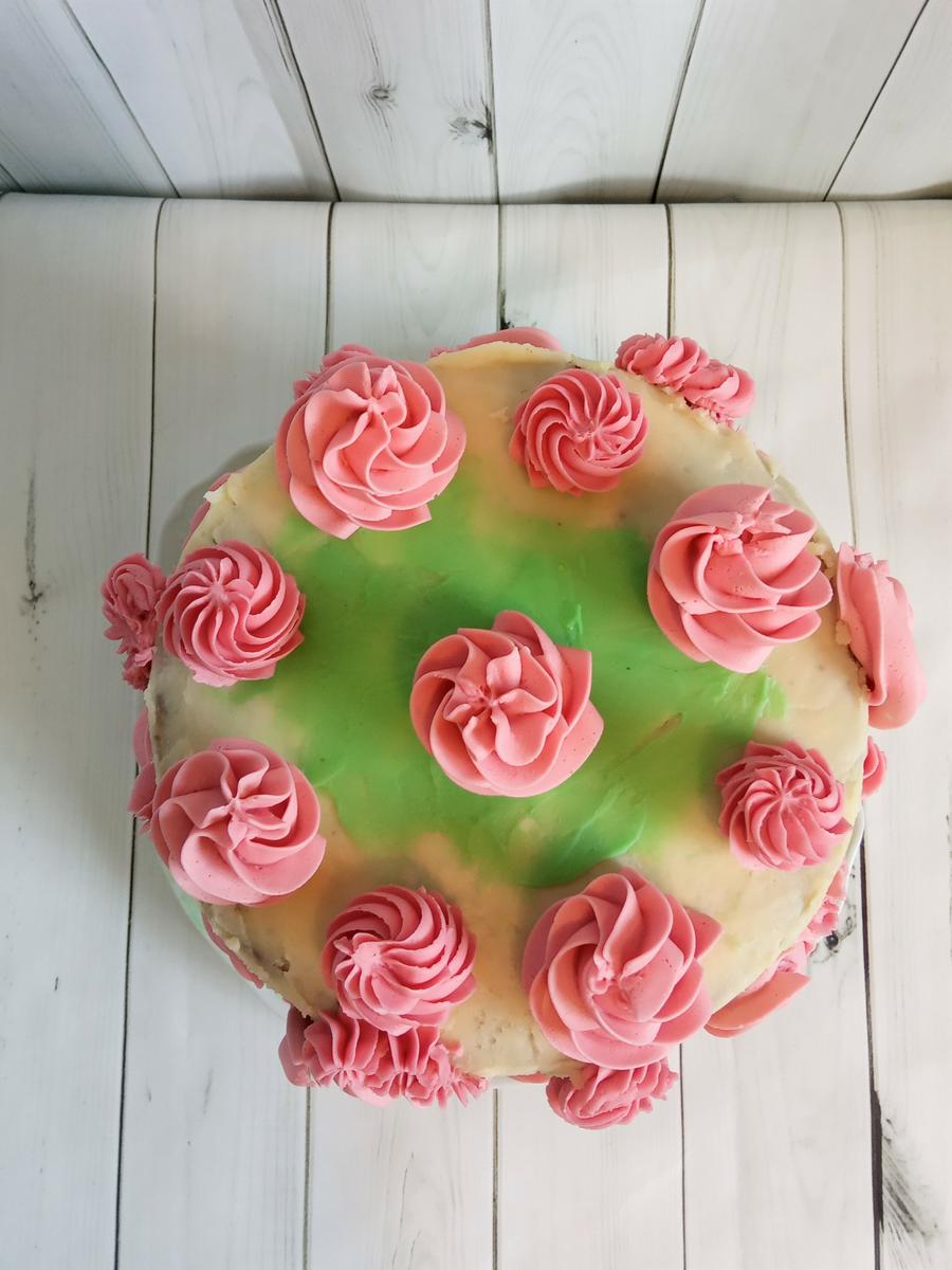 Vista cenital tarta flores primavera