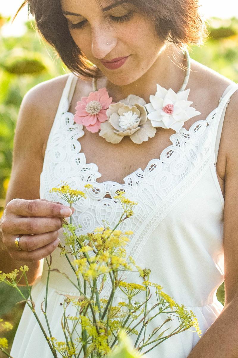 Resultado de imagen para bride collar flowers