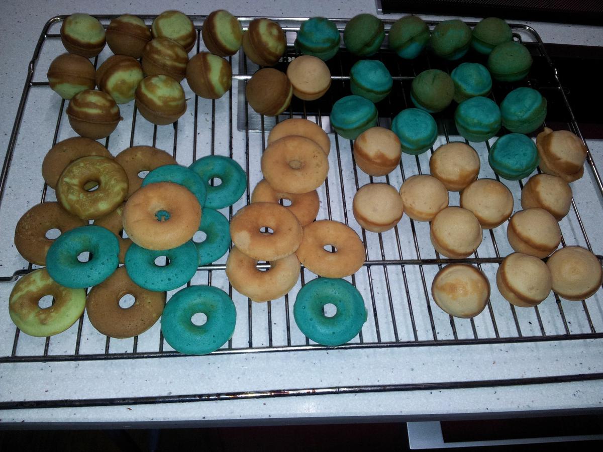 Masa cake pops y mini rosquillas de colores