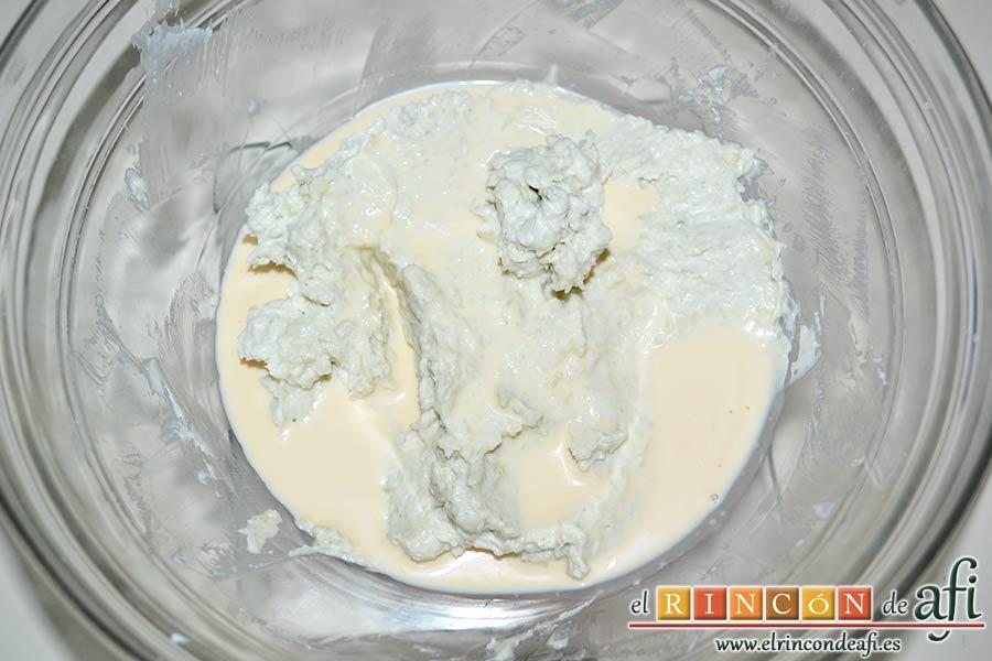 Paté de quesos, añadir la leche evaporada