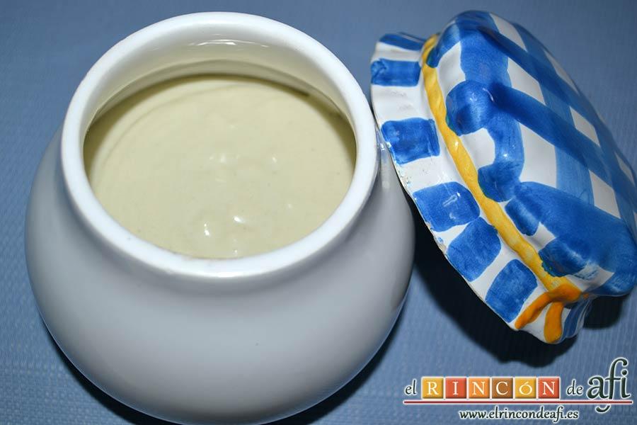 Paté de quesos, servir en un recipiente