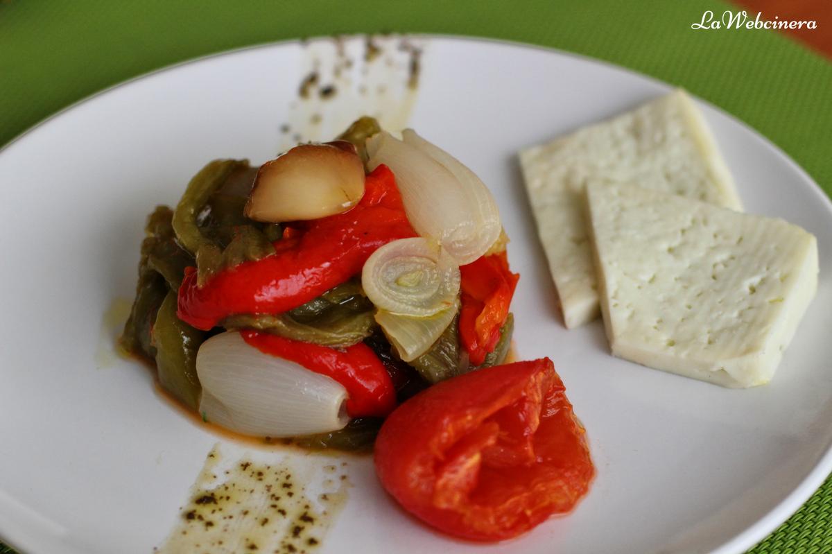 Escalibada con queso fresco