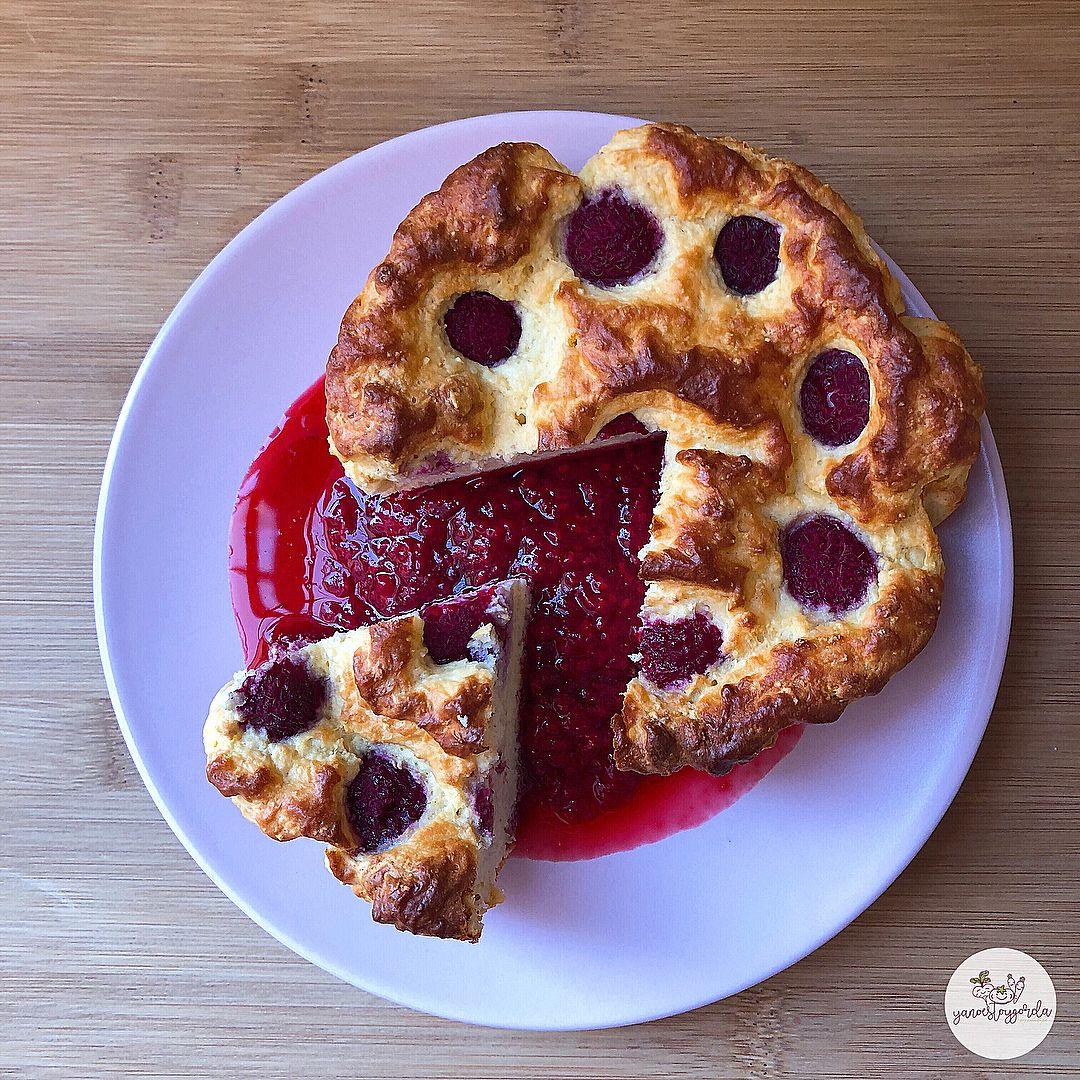 Cheesecake de manzana y frambuesas