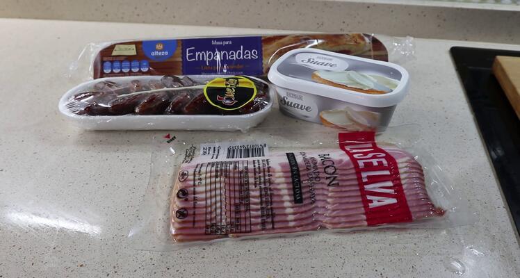 Ingredientes necesarios para hacer la empanada de bacon y dátiles casera