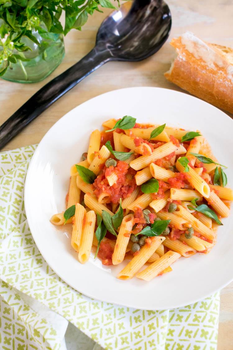 Receta de pasta clásica italiana, salsa allarrabbiata