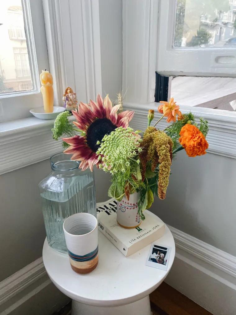 Errores_a_evitar_al_decorar_con_flores_tu_hogar_interiores_consejos-02