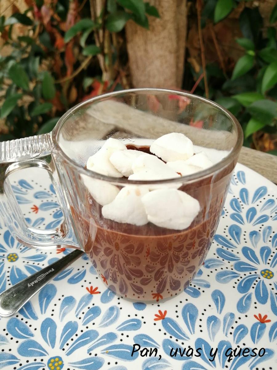 chocolate a la taza en crockpot - pan uvas y queso
