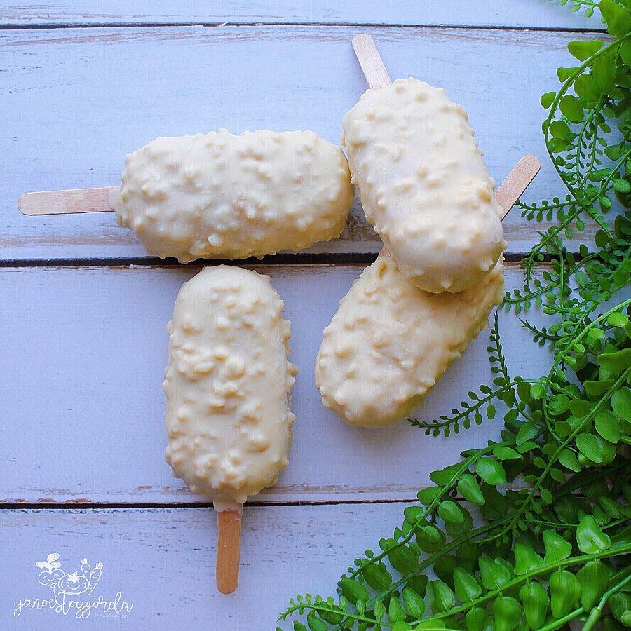 HELADO MAGNUM DE QUESO Y CEREZAS ALMENDRADO