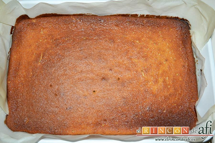 Quesada de manga, hornear y poner a enfriar en rejilla