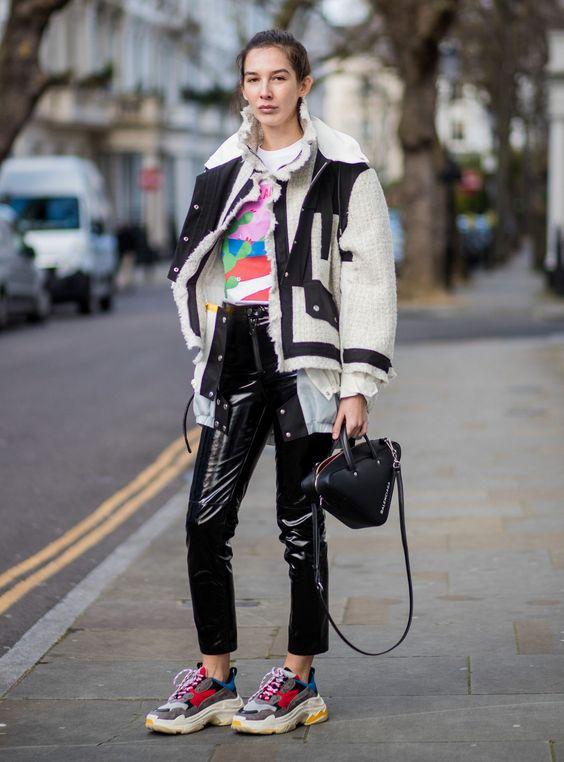 pantalones negros plastificados