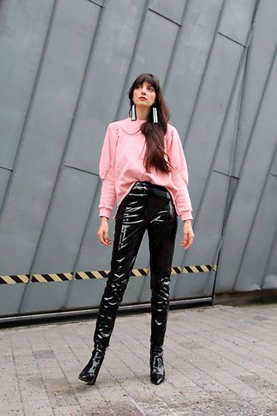 pantalones negros plastificados